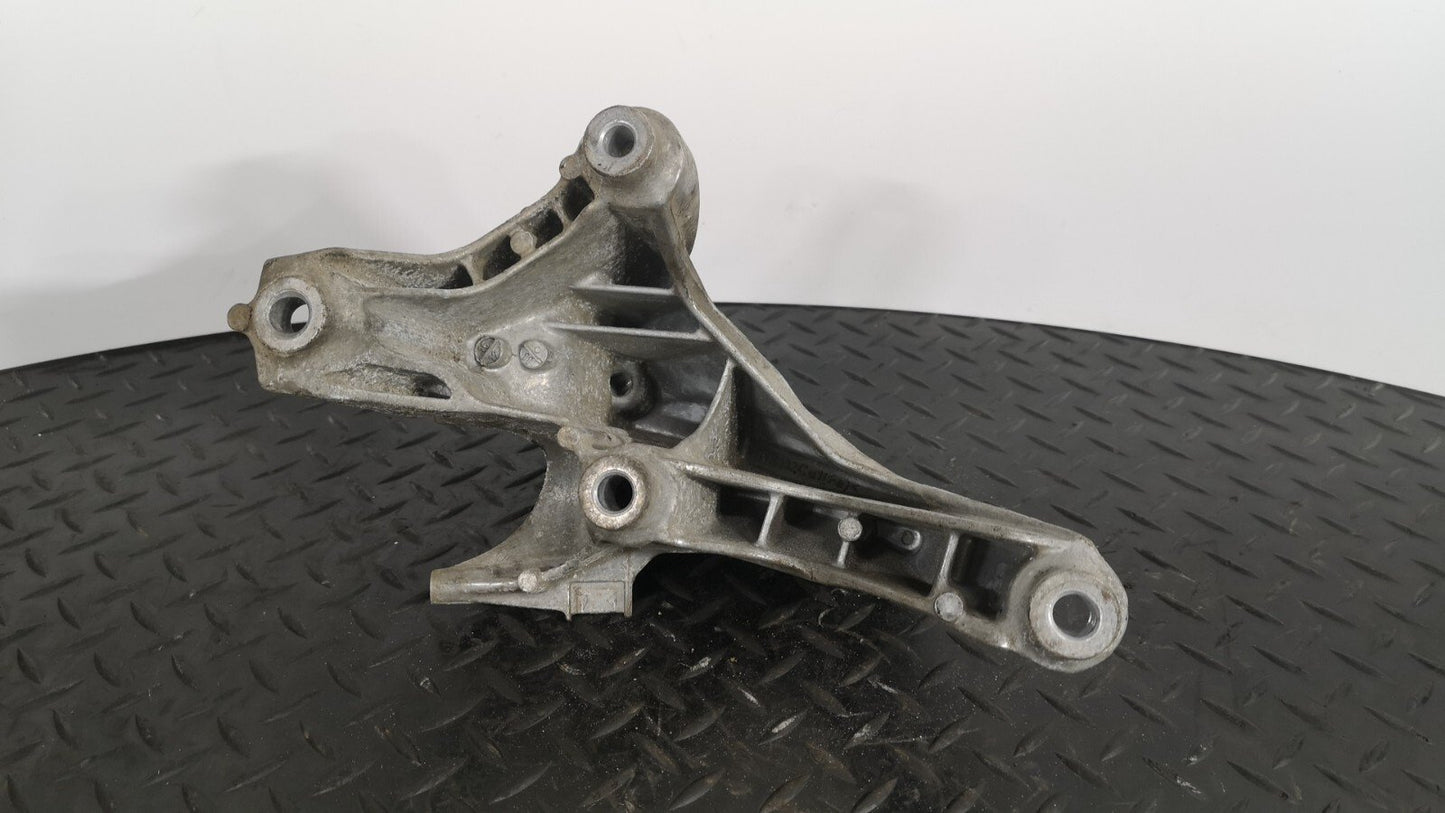 16-19 AUDI A4 B9 GENUINE LEFT N/S ENGINE MOUNT BRACKET 4M0199307AD