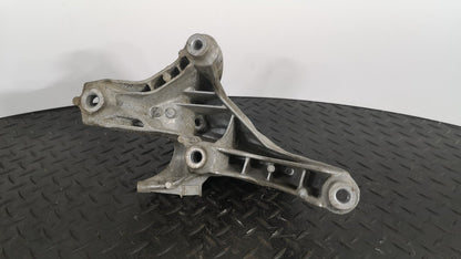 16-19 AUDI A4 B9 GENUINE LEFT N/S ENGINE MOUNT BRACKET 4M0199307AD