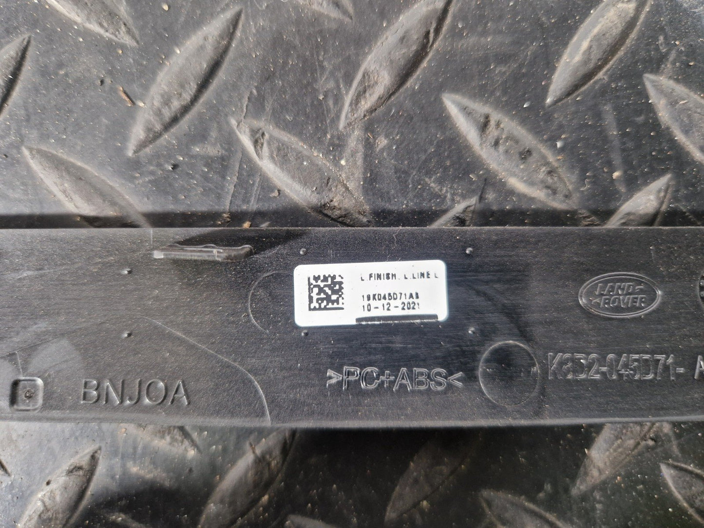19-ON RANGE ROVER EVOQUE L551 REAR LEFT MOULDING TRIM K8D2045D71A