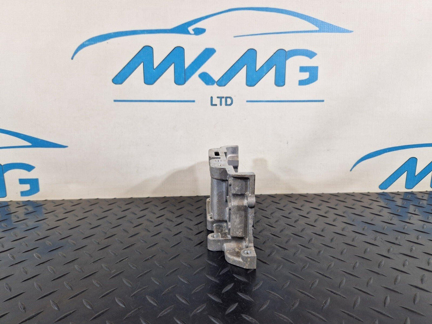 15-18 AUDI A7 4G GENUINE V6 3.0TDI CRT CYLINDER HEAD END PLATE 059109122T