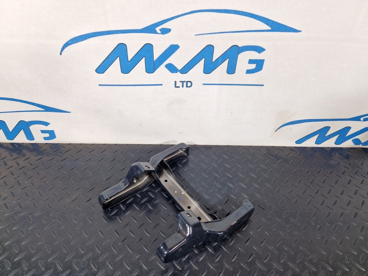 12-18 AUDI A6 C7 GENUINE OEM STEERING MECHANISM BRACKET 8K2419250C