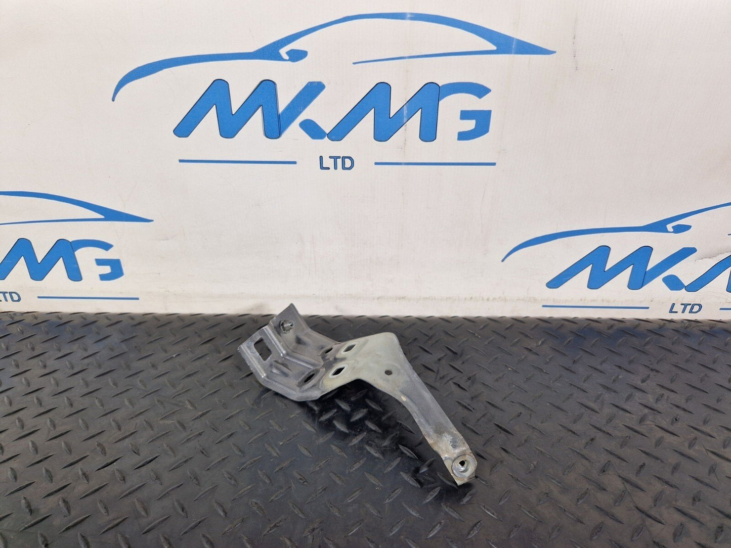 19-ON MERCEDES BENZ B CLASS W247 FRONT RIGHT FENDER FRONT BRACKET A2478810400