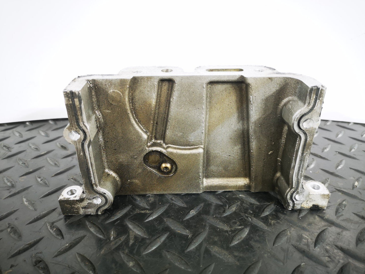 16-19 AUDI A4 B9 S-LINE GENUINE V6 3.0TDI CSW CYLINDER HEAD END PLATE 059109122T