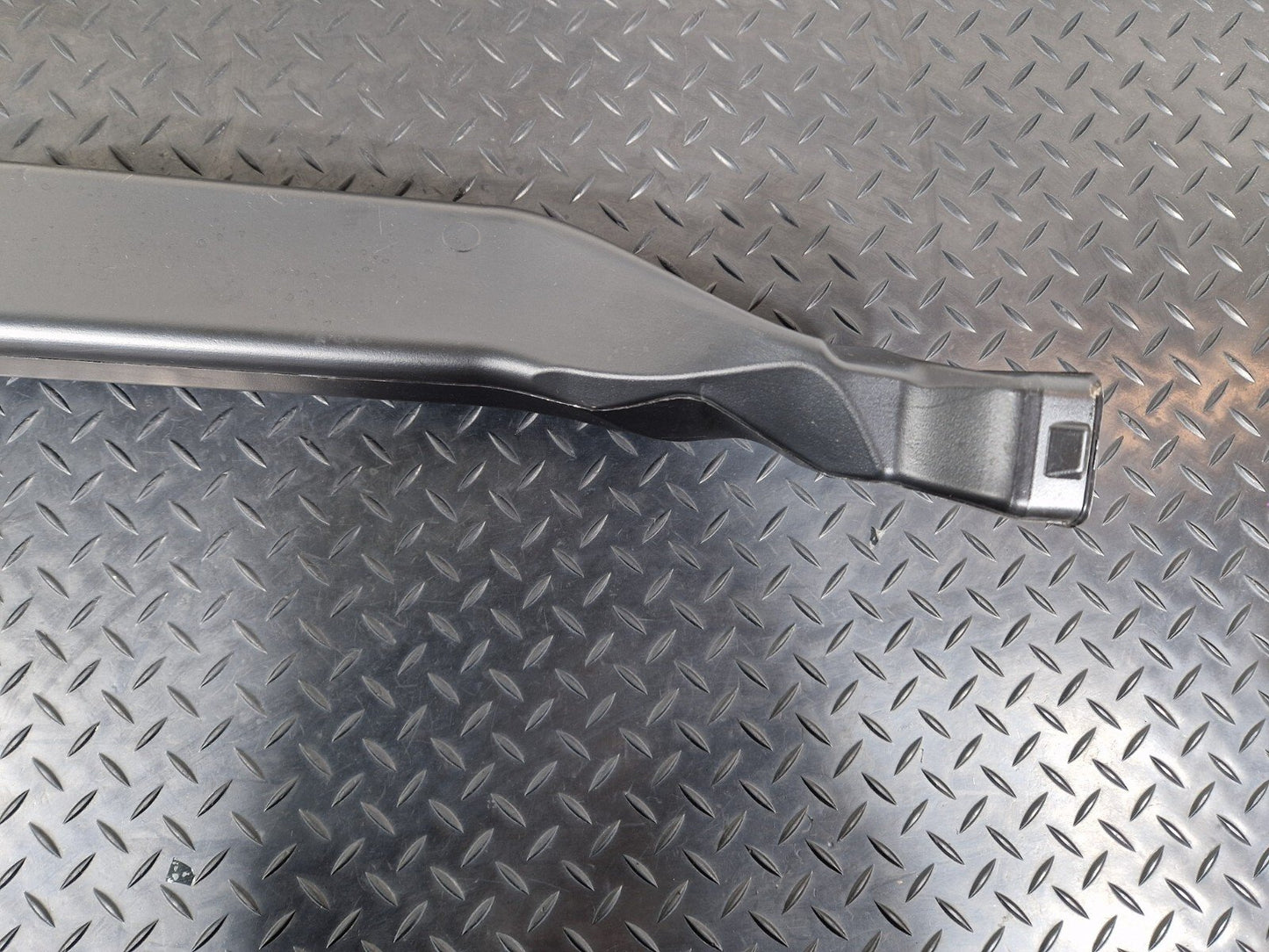 18-ON MERCEDES BENZ SPRINTER W907 CABIN AIR DUCT CHANNEL A9078310900