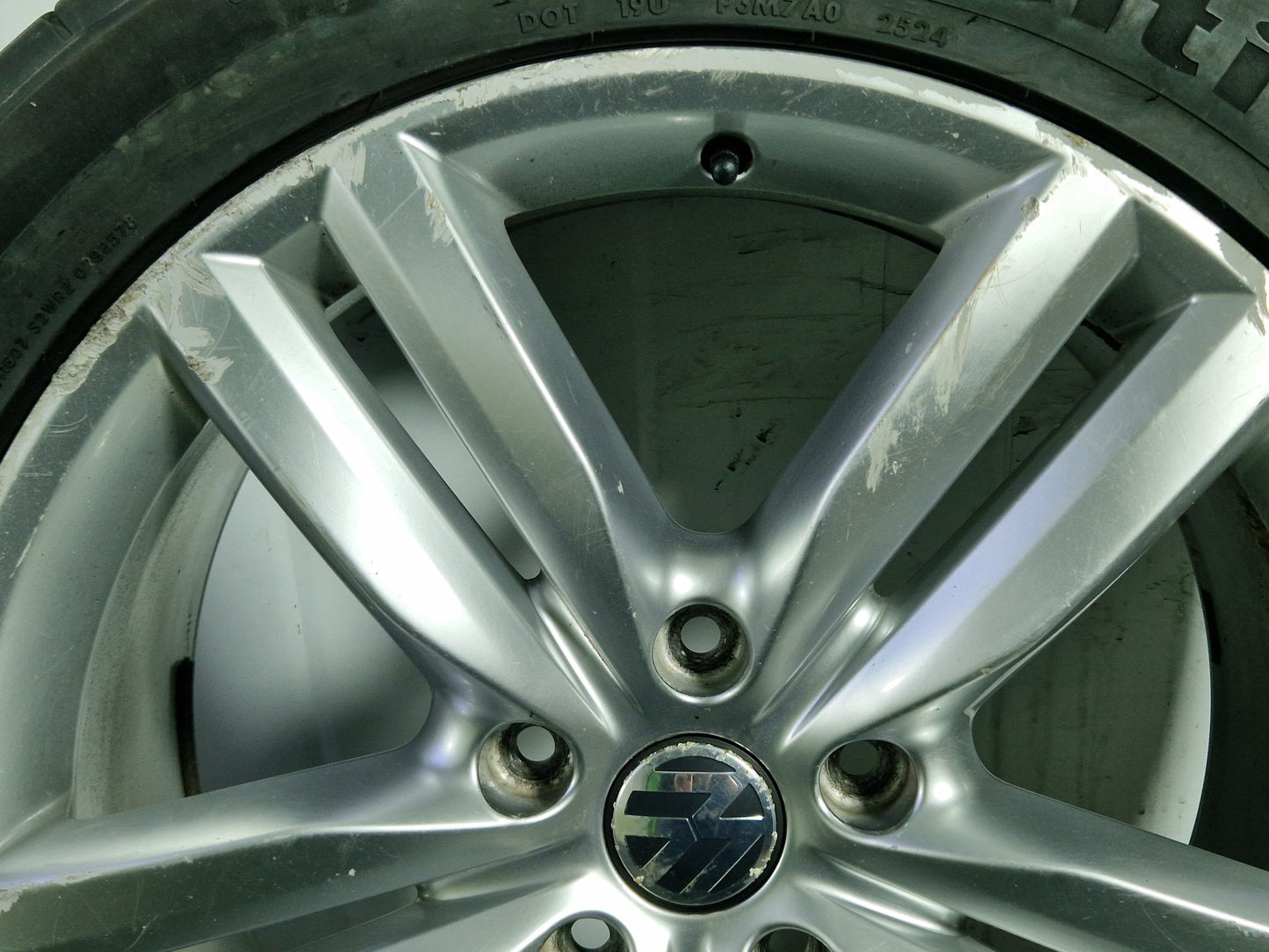 Volkswagen Touareg 20" Alloy Wheel with Tyre 275/45/20 ~6mm 7P6601025E