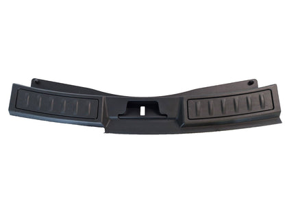 19-ON RANGE ROVER EVOQUE L551 GENUINE TAILGATE LANDING PANEL COVER K8D2113A10