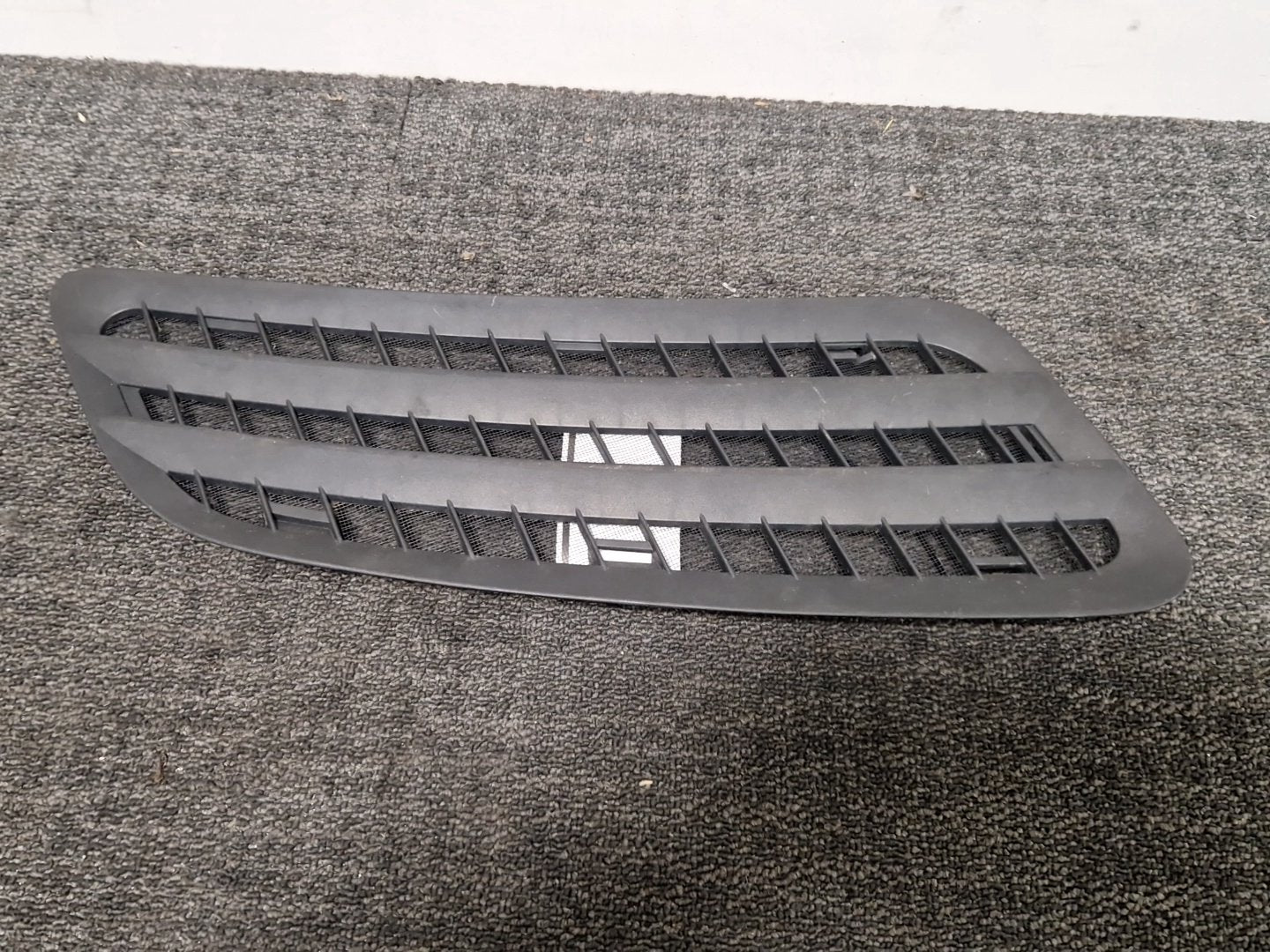 Mercedes-Benz Sprinter W907 Right O/S Driver Bonnet Grille Vent A9108360300