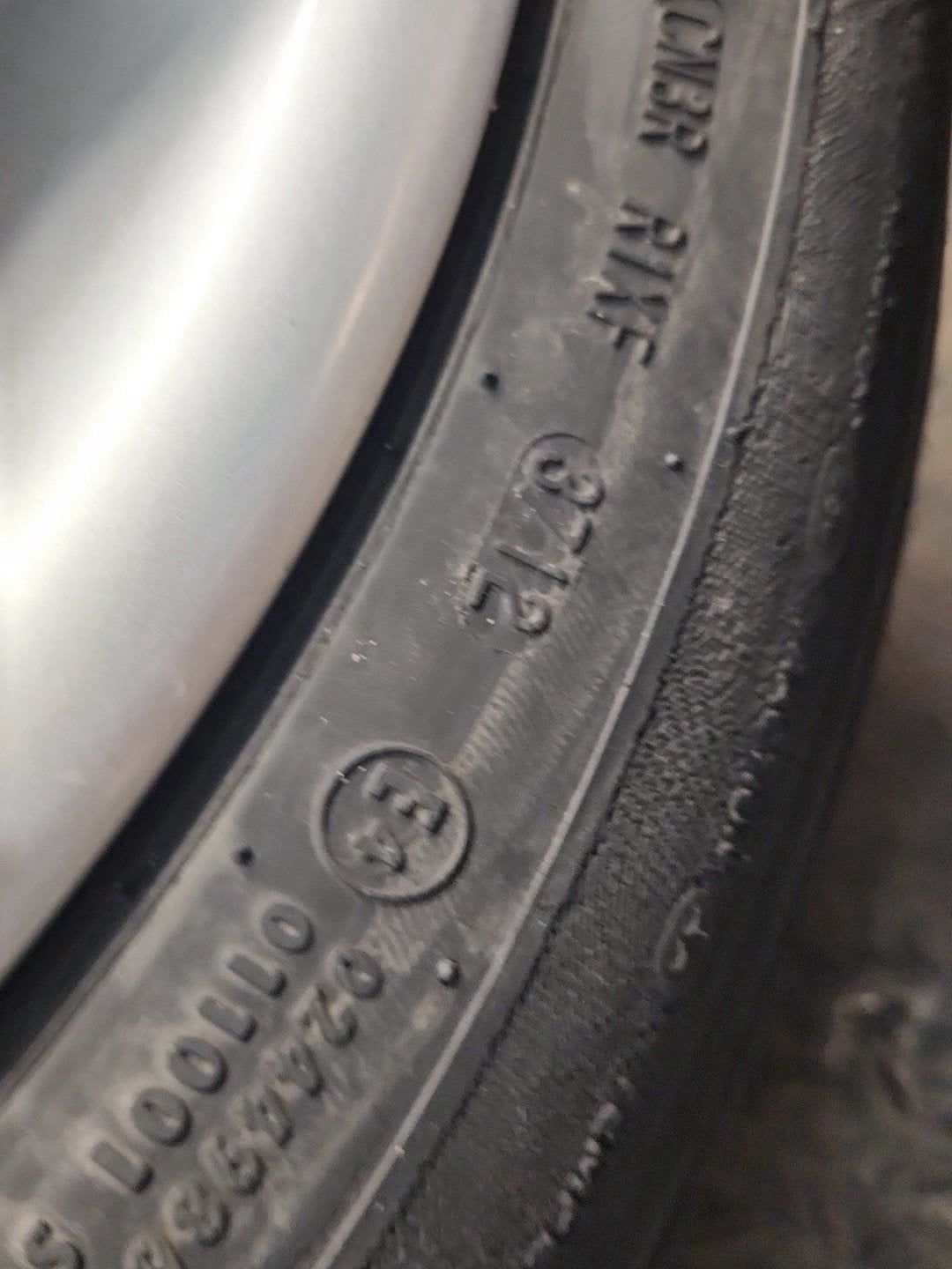 Nissan Juke MK1 (F15) 17" Alloy Wheel with Tyre 215/55/17 ~3mm