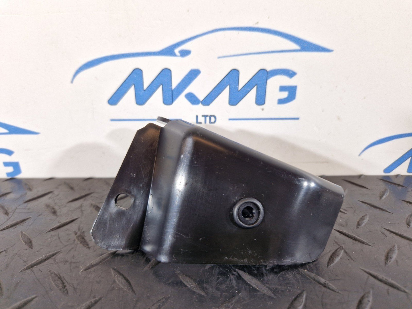 19-ON RANGE ROVER EVOQUE L551 TAILGATE CATCH TRIM K8D2402A52AA