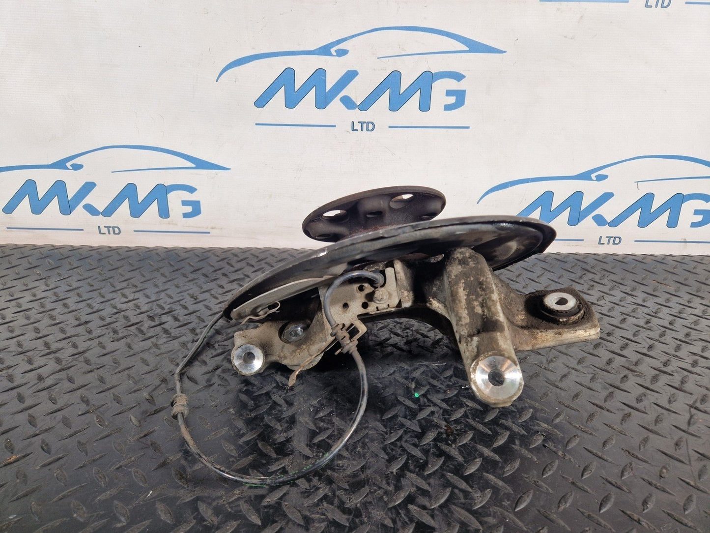 16-22 MERCEDES BENZ GLC X253 GENUINE REAR LEFT WHEEL CARRIER HUB A2133503105