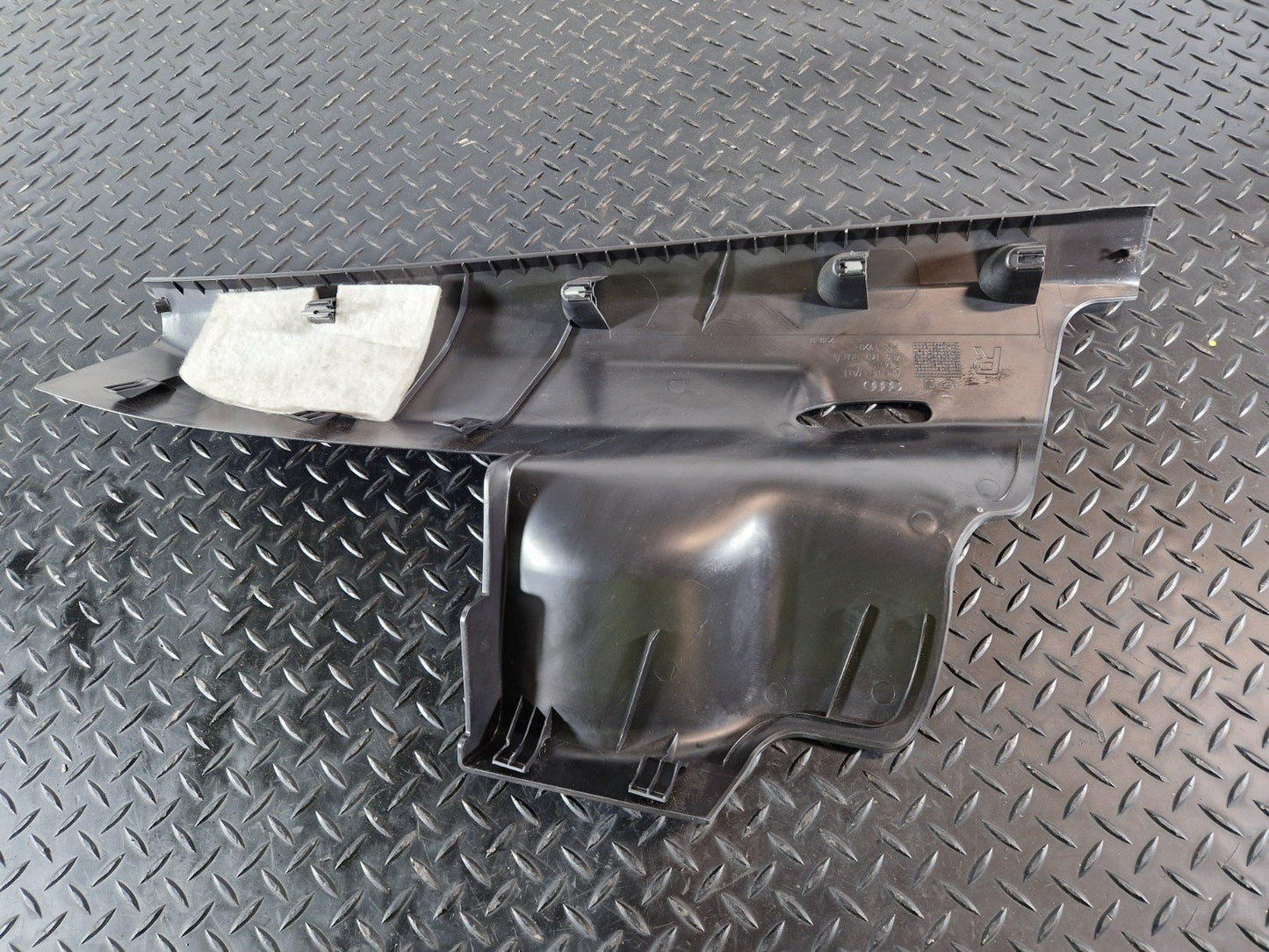 10-15 AUDI Q7 4L GENUINE OSR DRIVERS SIDE REAR C PILLAR COVER 4L0867768A