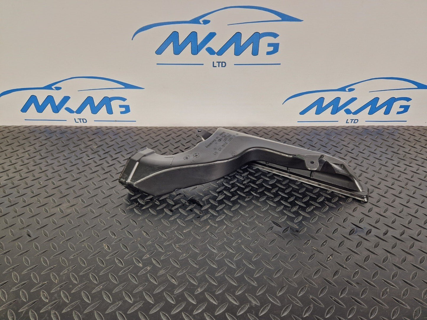 18-ON MERCEDES BENZ SPRINTER W907 W910 OEM AIR VENT DUCT A9078304701