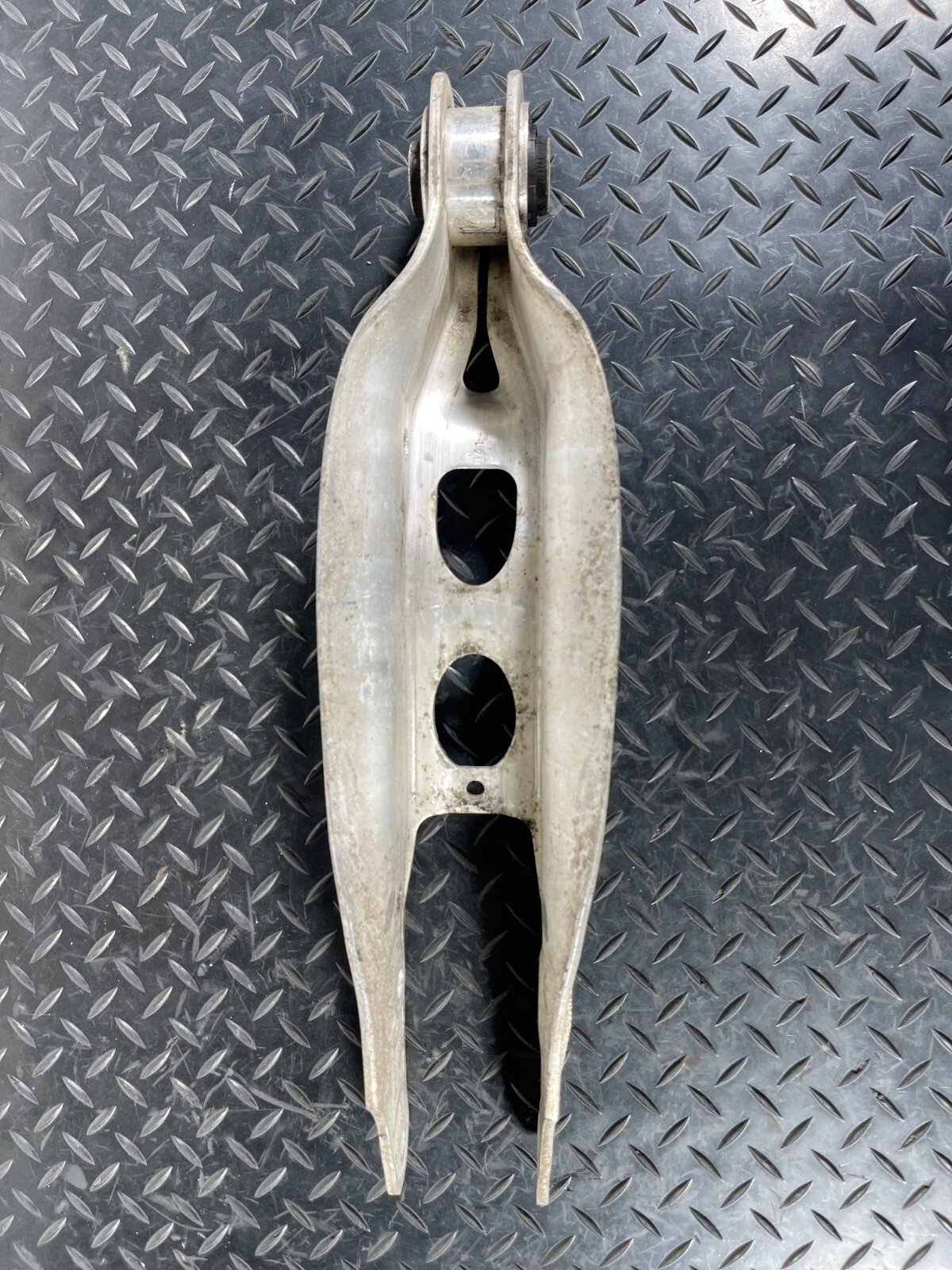 16-23 AUDI A5 F5 SPORTBACK REAR RIGHT OR LEFT SIDE LOWER CONTROL ARM 8W0505311H