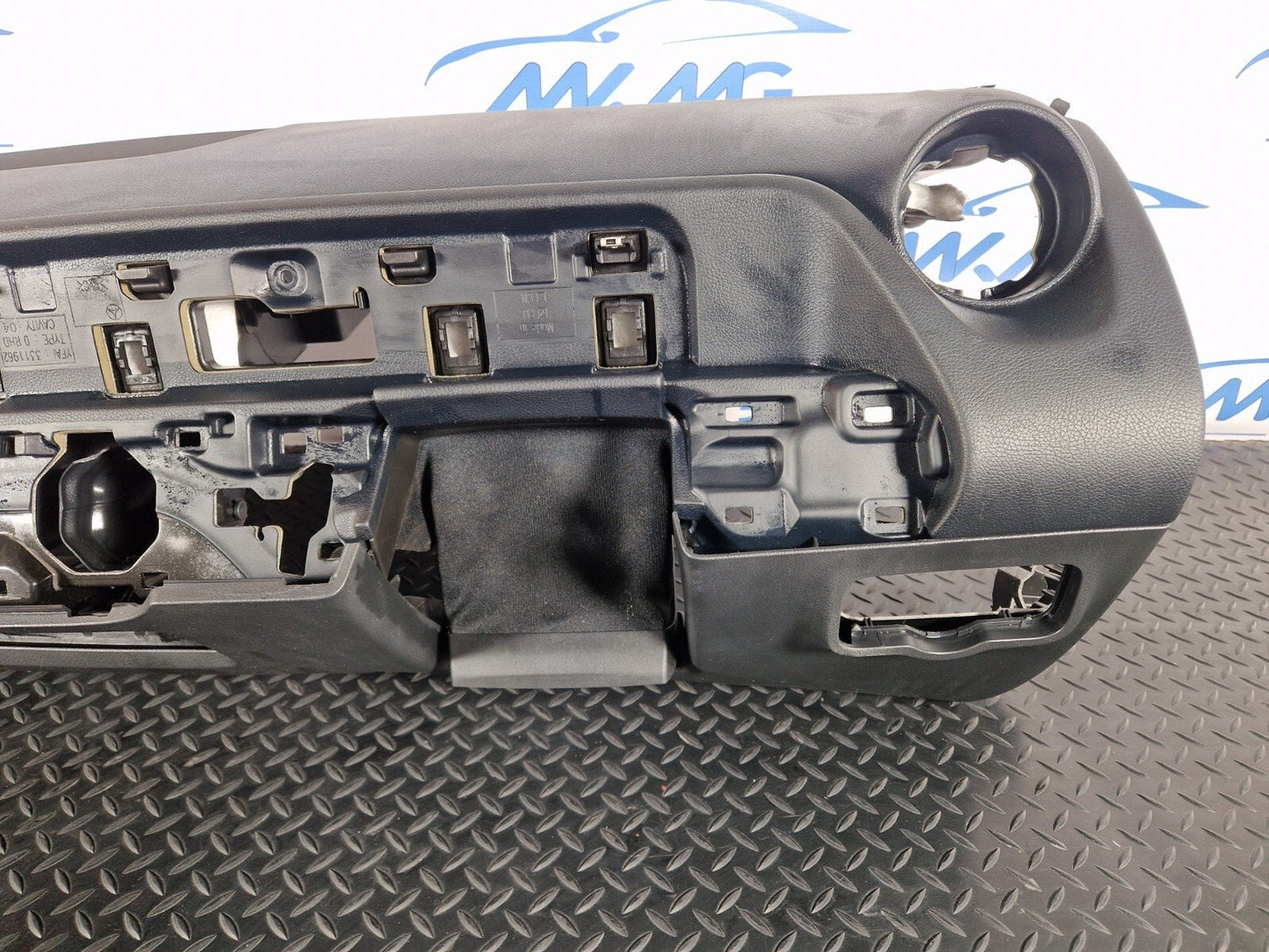 19-ON MERCEDES BENZ B CLASS W247 GENUINE DASHBOARD PANEL WITH A-BAG 2478607302
