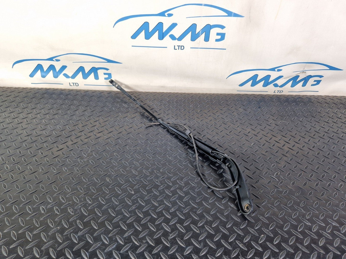 18-ON MERCEDES BENZ SPRINTER W907 WIPER ARM LEFT SIDE N/S A9108203500