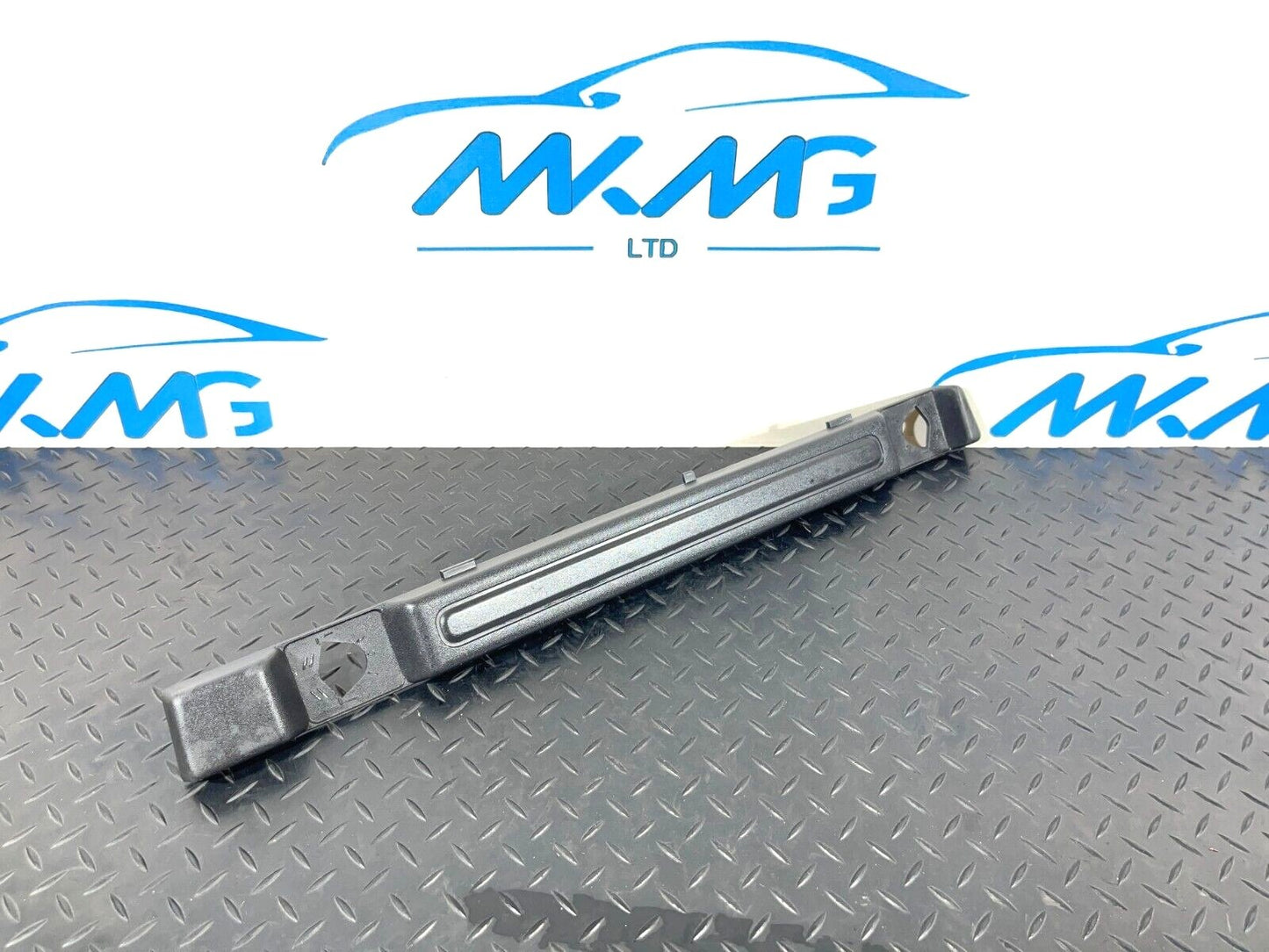 2019-ON  LAND ROVER DISCOVERY L550 O/S DRIVER SIDE BOOT TRIM FK7246066B