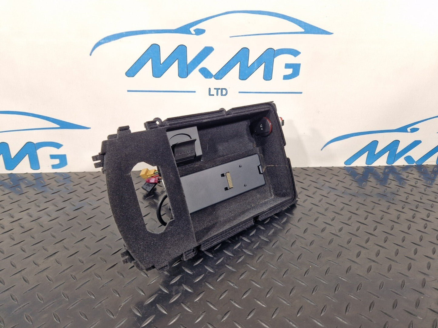 10-18 AUDI A7 4G S-LINE CENTRE CONSOLE STORAGE TRAY MEDIA INTERFACE 4G0864981C