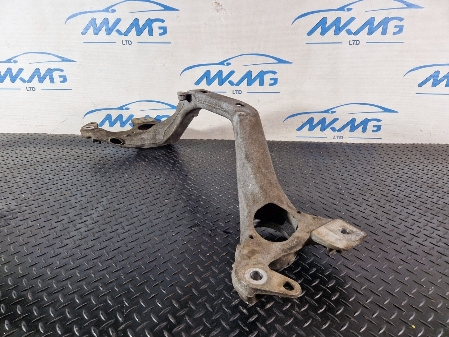 10-15 AUDI Q7 4L GENUINE ENGINE SUPPORT MOUNT BRACKET 7L8199207A