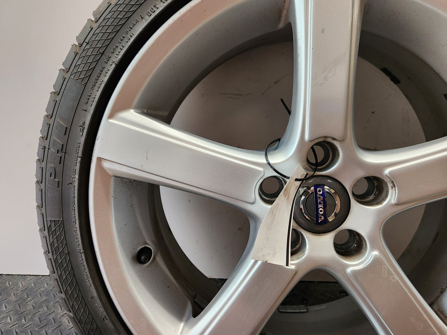Volvo V50 MK2 FL (MW) 18" Alloy Wheel with Tyre 215/45/18 ~7mm
