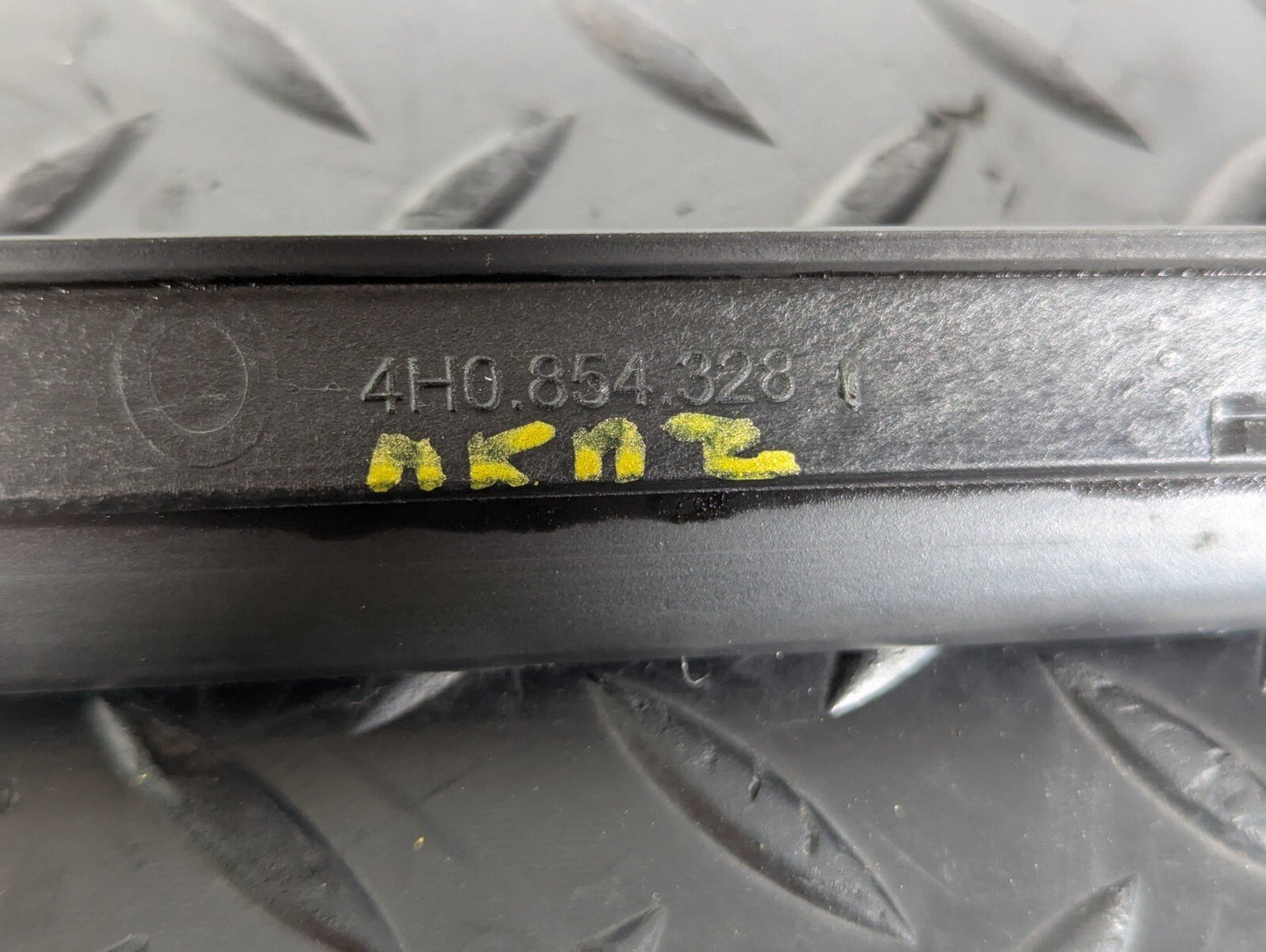 10-17 AUDI A8 4H RIGHT SIDE WINDSCREEN VERTICAL TRIM 4H0854328