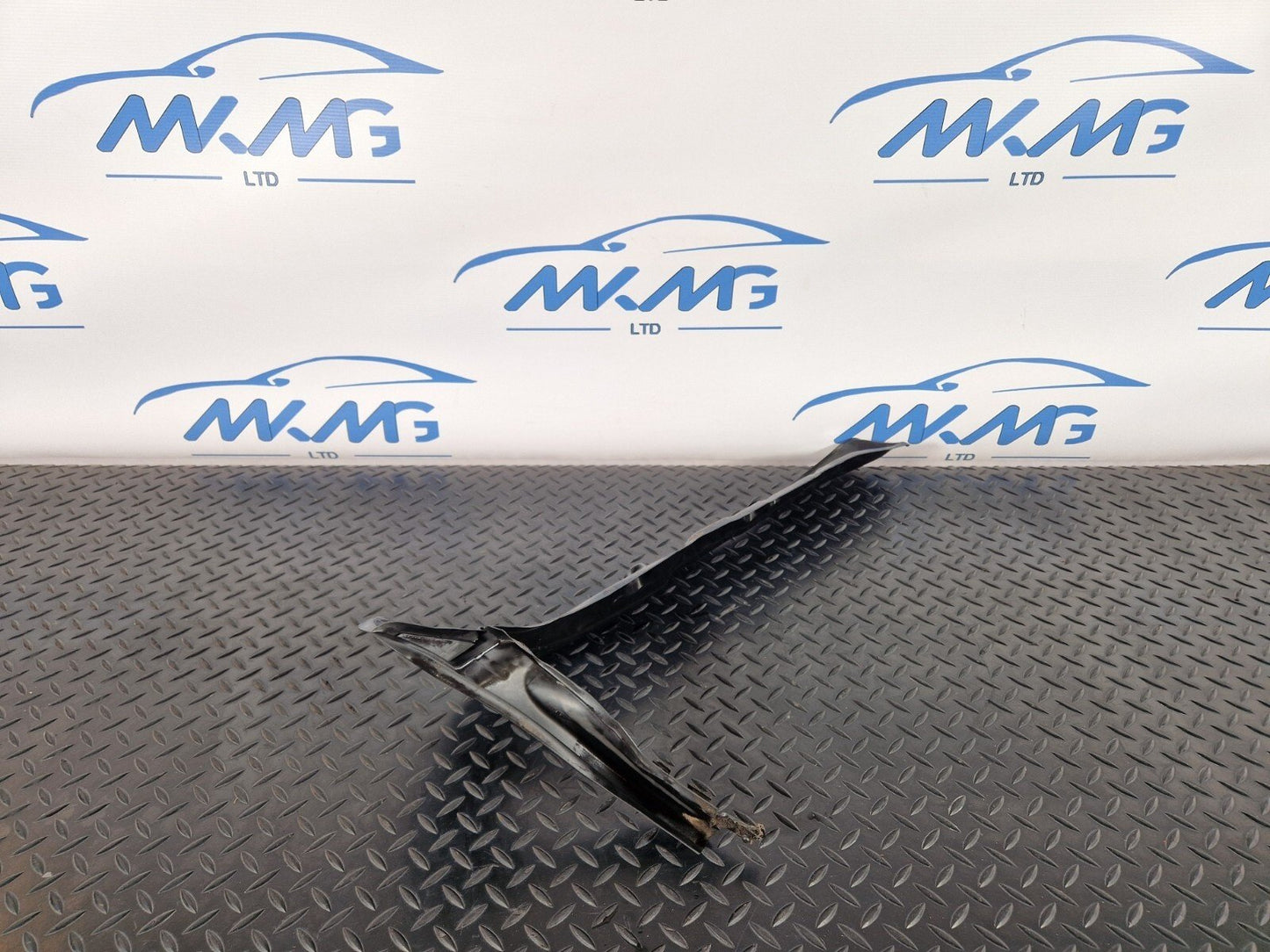 10-18 AUDI A7 4G S-LINE FRONT RIGHT WING FENDER END SEAL PLATE 4G8821112A