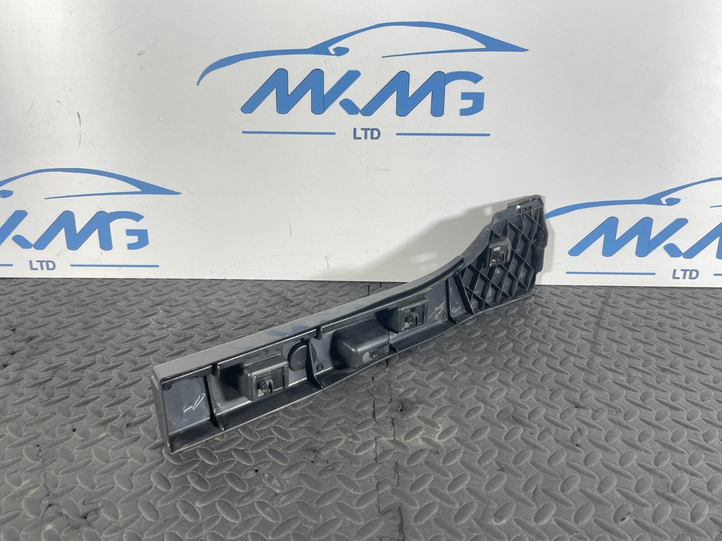 14-21 BMW 2 SERIES GRAN TOURER F46 GENUINE REAR RIGHT SIDE SKIRT BRACKET 7318862