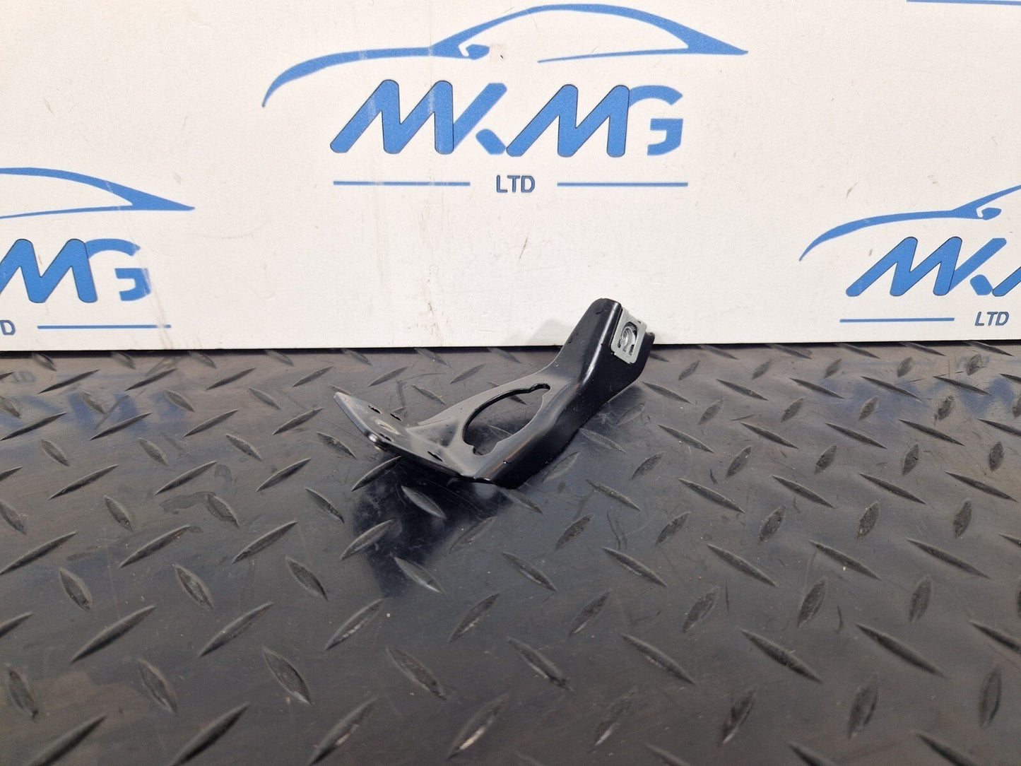 10-18 AUDI A7 4G S-LINE GENUINE OEM RIGHT RHD SECURING BRACKET 4G2863160