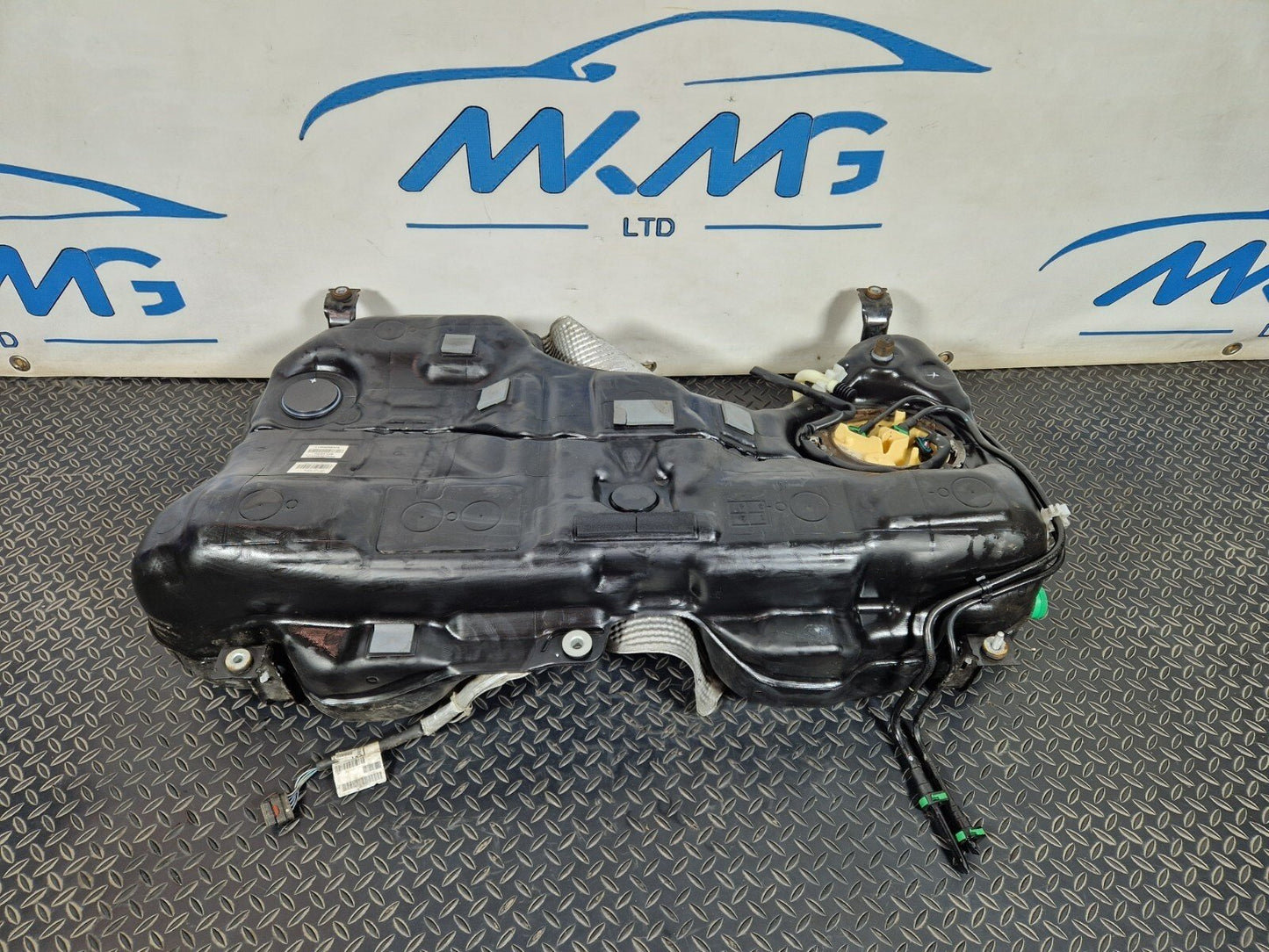 14-20 MERCEDES BENZ GLA X156 4-MATIC DIESEL ENGINE FUEL TANK A2464701300