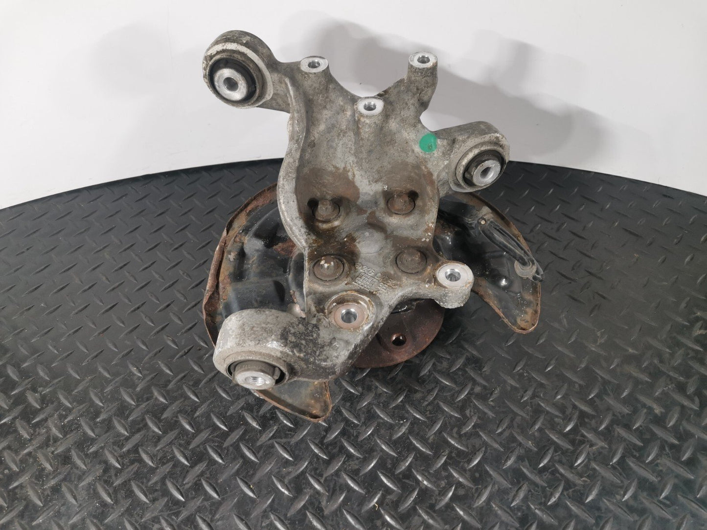 12-18 MERCEDES A B CLA-W176 W246 C117 GENUINE REAR RIGHT O/S WHEEL HUB  A2460406
