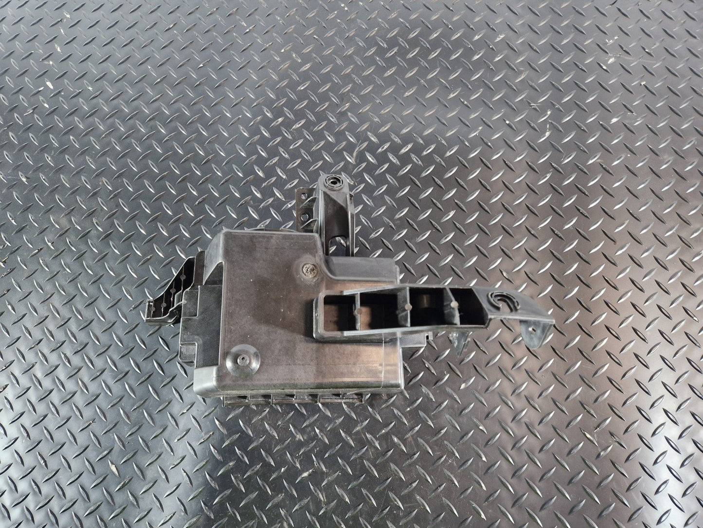 11-19 MERCEDES BENZ ML W166 FRONT FUSE BOX HOUSING LID A1665400182
