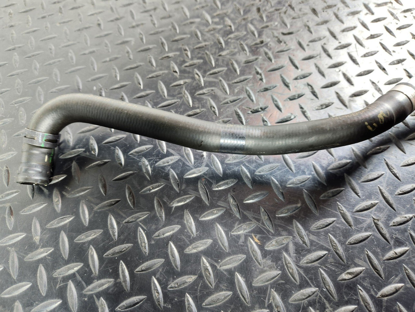 11-19 MERCEDES ML W166 350CDI GENUINE  ENGINE WATER COOLANT PIPE A1668300796