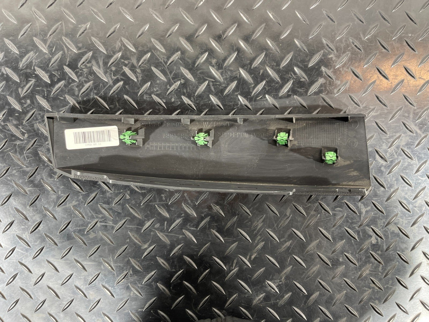 BMW 1 2 SERIES F40 F44 GLOVE BOX LOWER TRIM COVER 6994859