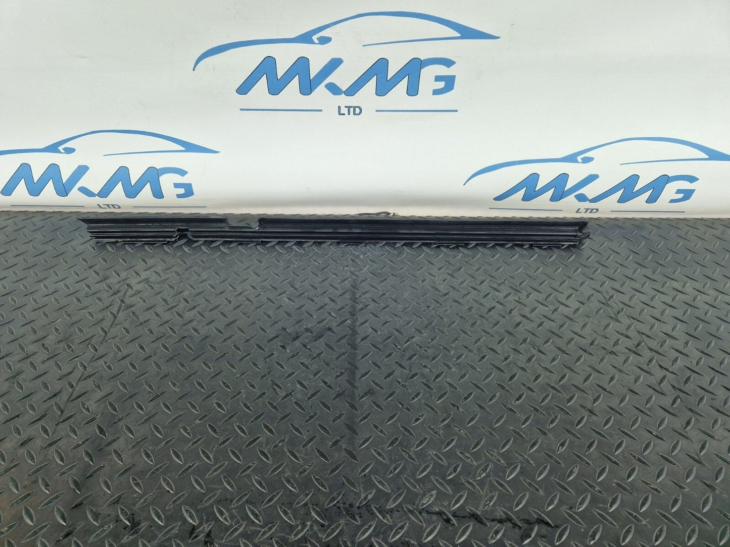 OEM MERCEDES C CLASS W205 REAR LEFT WINDOW SEALING RAIL DOOR STRIP A2057350365