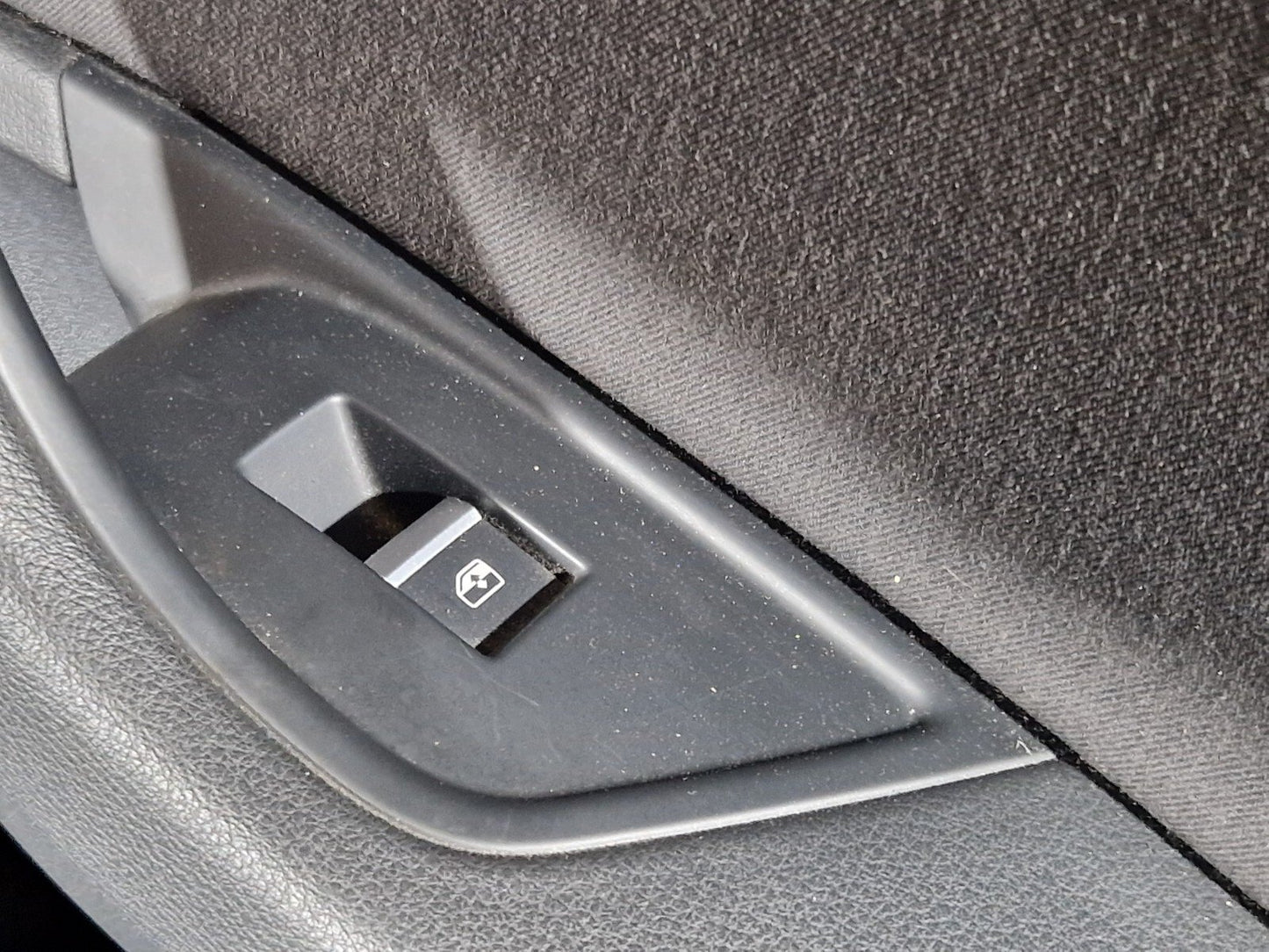 16-19AUDI A4 B9 AVANT/ESTATE GENUINE REAR DRIVER SIDE FABRIC DOOR CARD 8w0867488