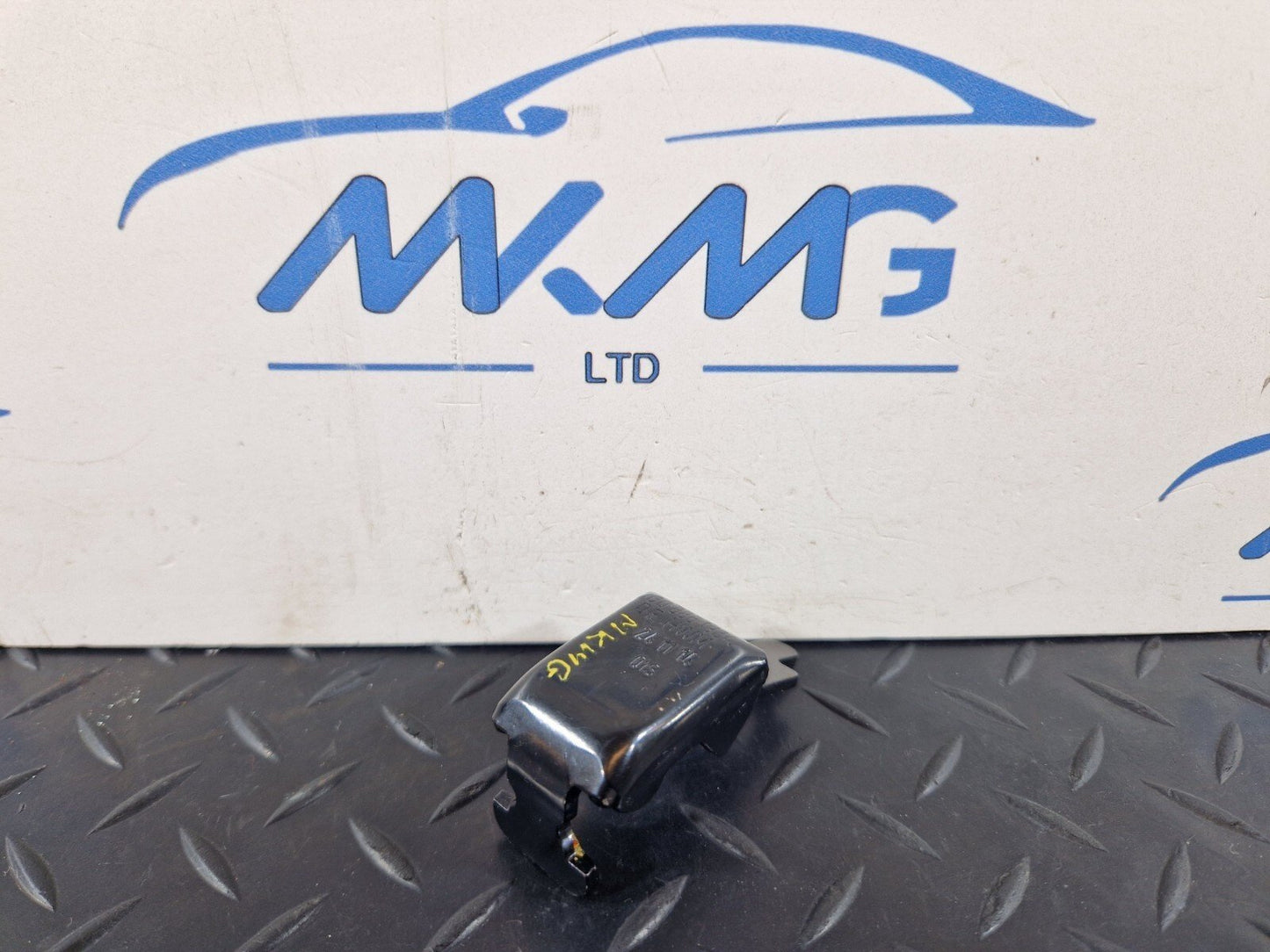 12-18 AUDI A6 C7 GENUINE OEM REAR SEAT MOUNT CLAMP BRACKET 4G0886193A