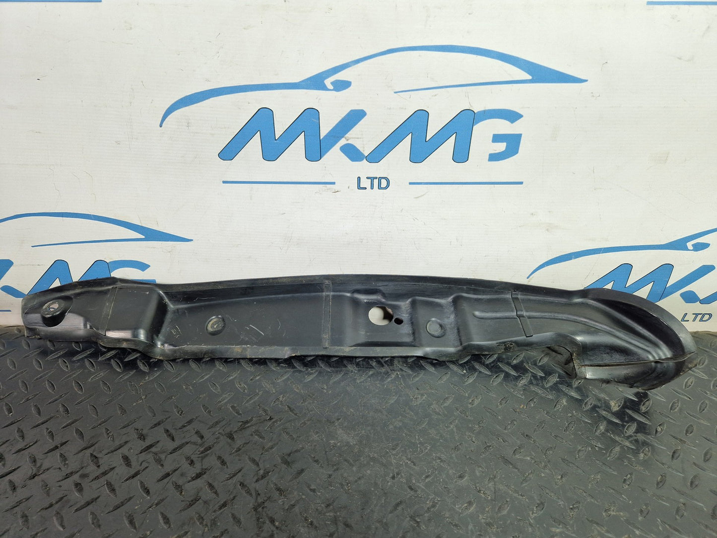 Audi A6 Allroad C7 Genuine Front Left Passenger Side Wing Bracket 4G0821111
