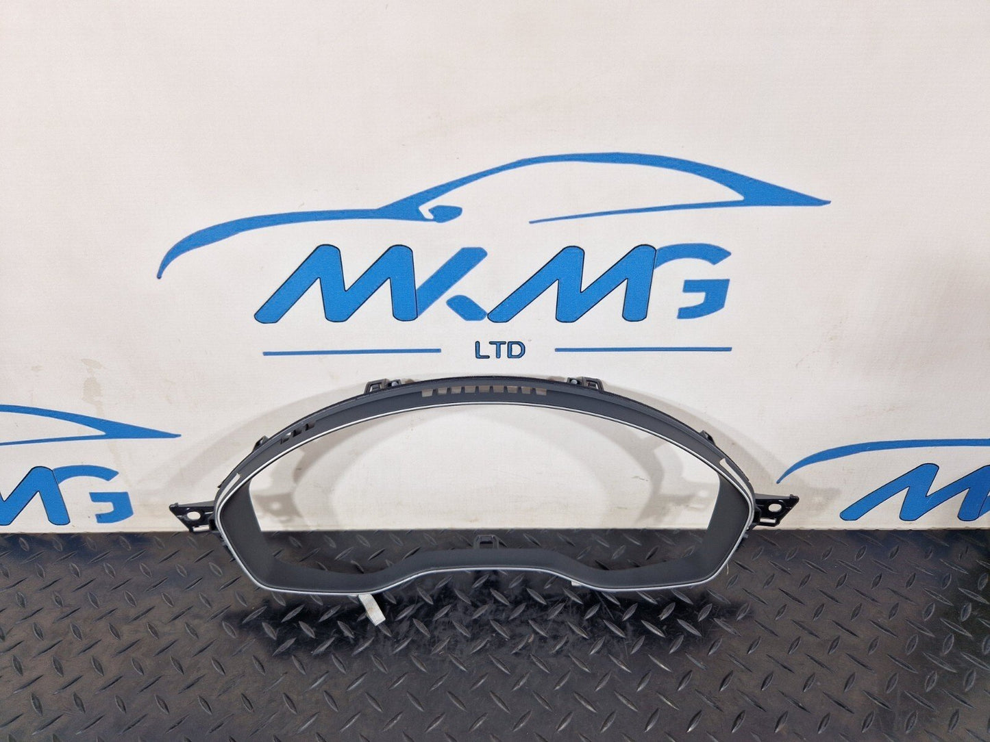 16-19 AUDI A4 B9 GENUINE SPEEDOMETER SURROUND TRIM COVER 8W0857115