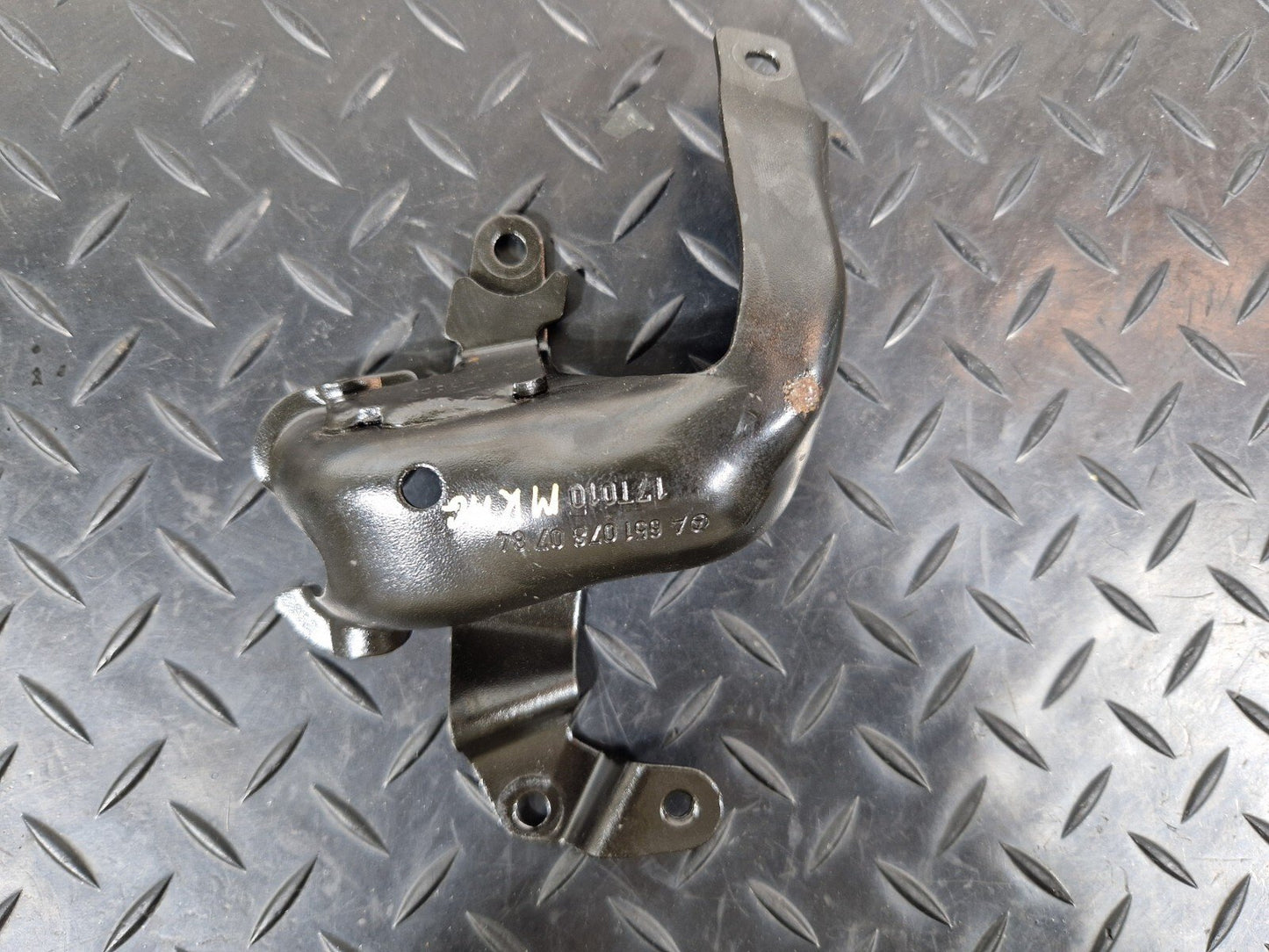 14-21 MERCEDES BENZ C220 W205 EXHAUST BRACKET HOLDER A6510780784