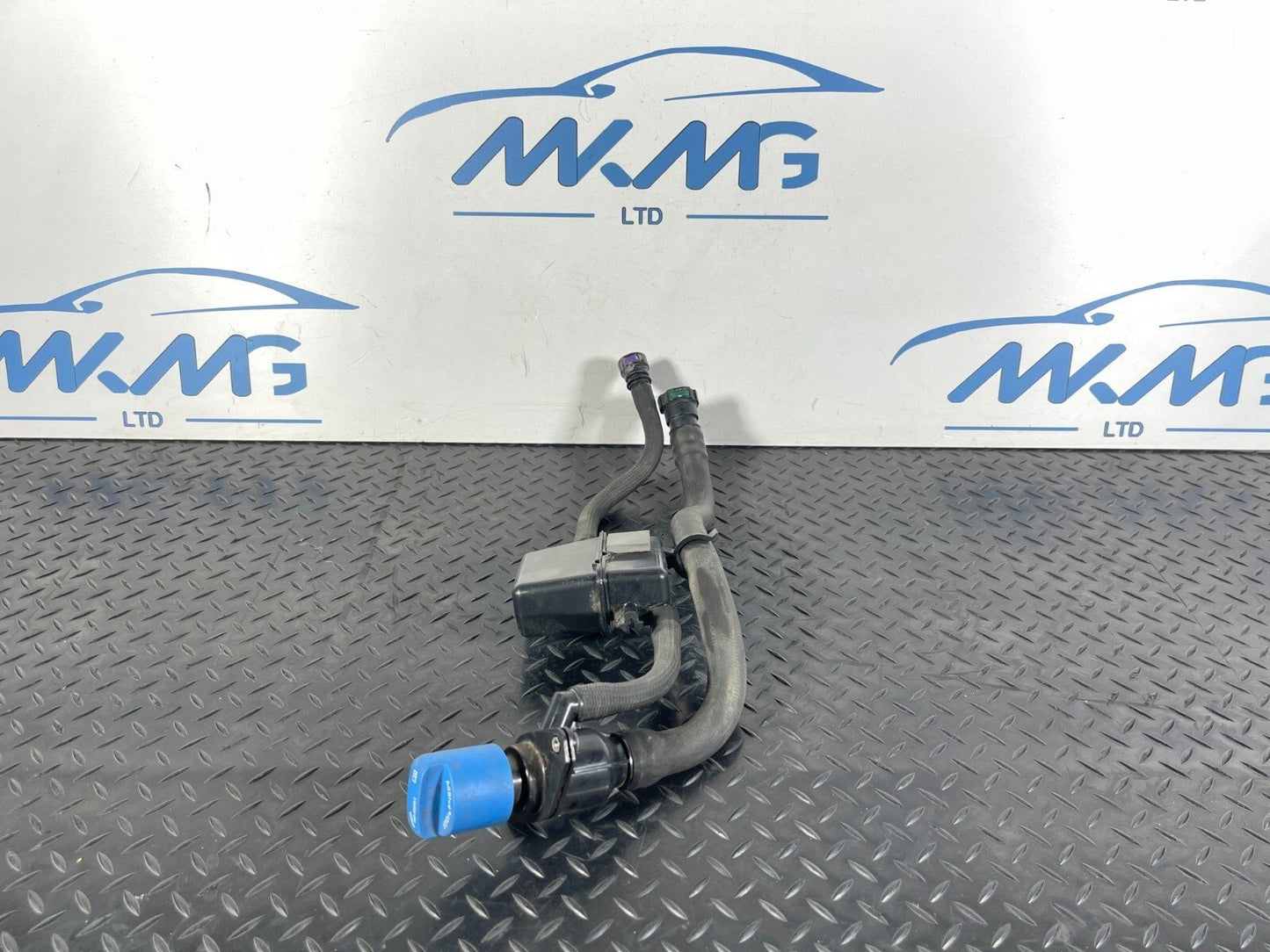 16-19 AUDI A4 B9 2.0TDI  GENUINE ADBLUE TANK FILLING HOSES 8W0131963A