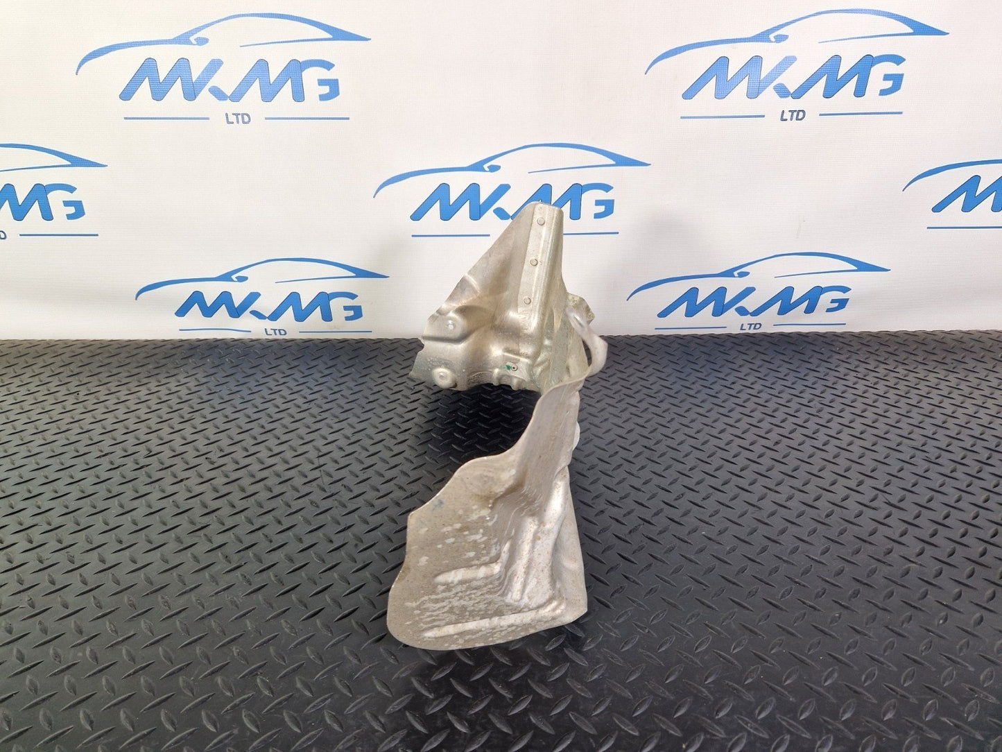 16-22 BMW X1 F48 GENUINE POWER STEERING BOX HEAT RESISTANT PLATE PANEL 6869739