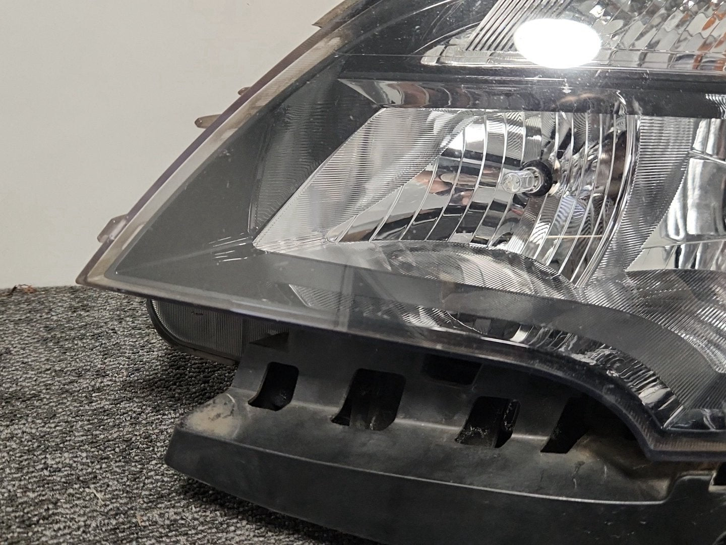 Vauxhall Mokka MK1 (G1U0) SUV Genuine Front Left NS Passenger Headlight 42435927