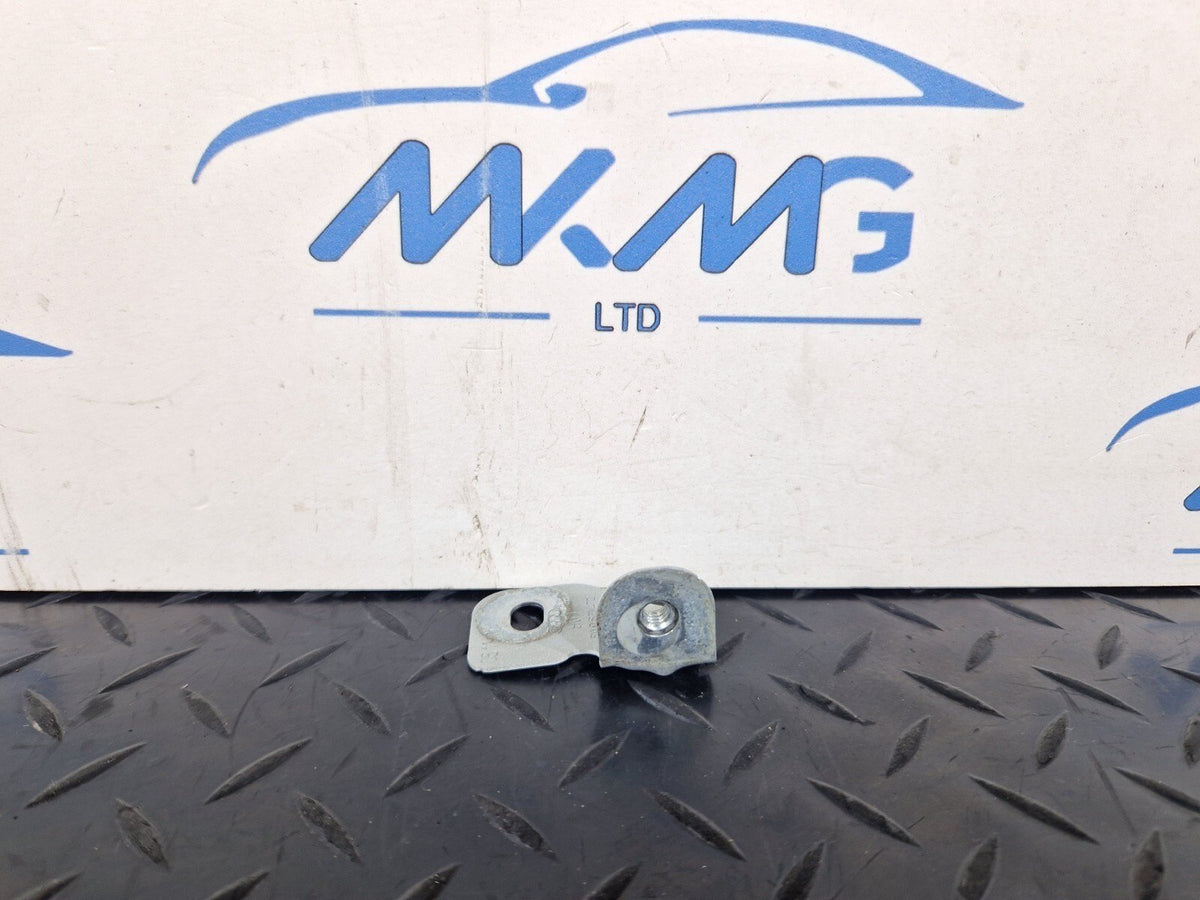 Audi A4 B9 front right wing bracket 8W0821470