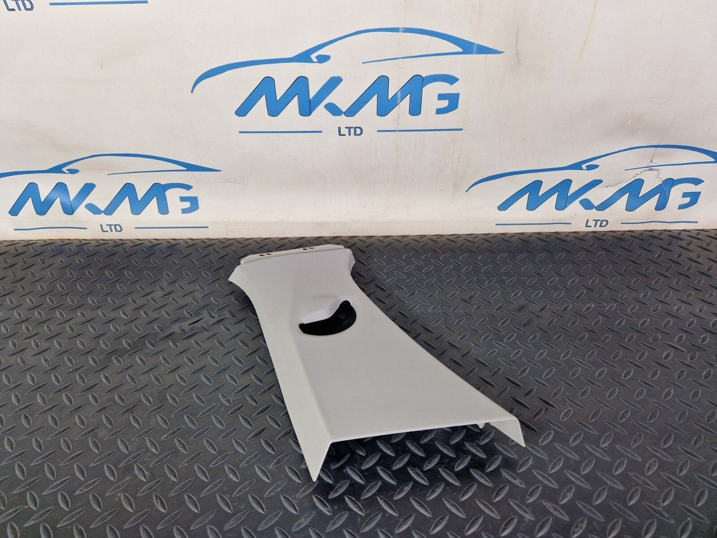 20-24 BMW 1 SERIES F40  B-PILLAR UPPER TRIM COVER LEFT PASSENGER SIDE 7444551