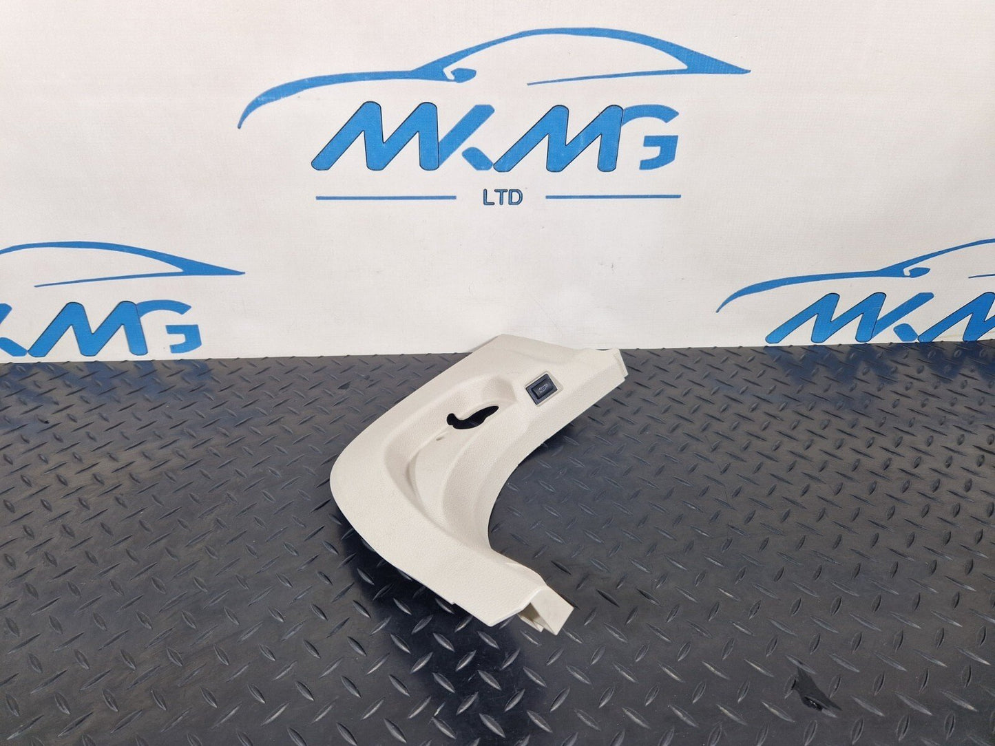 11-18 BMW 6 SERIES F06 INTERIOR TRIM & BOOT RELEASE SWITCH 7328016