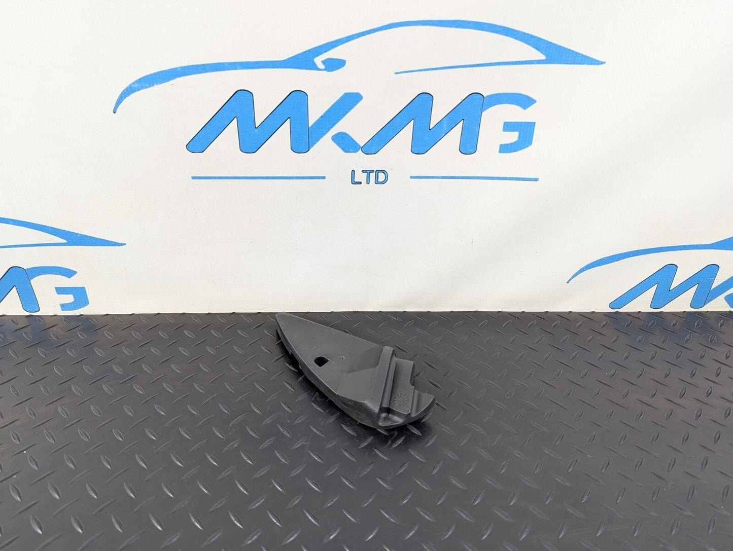 16-22 BMW X1 F48 FRONT RIGHT SIDE DOOR WINDOW FRAME TRIM CORNER FOAM 31900346