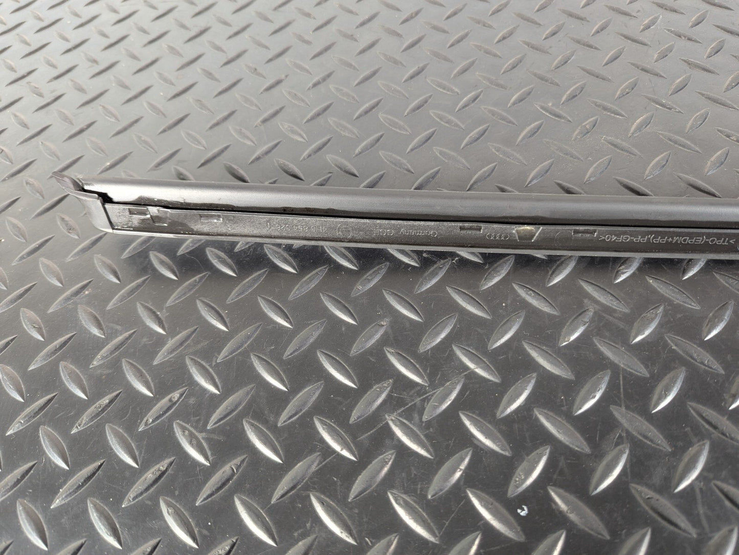 10-17 AUDI A8 4H RIGHT SIDE WINDSCREEN VERTICAL TRIM 4H0854328