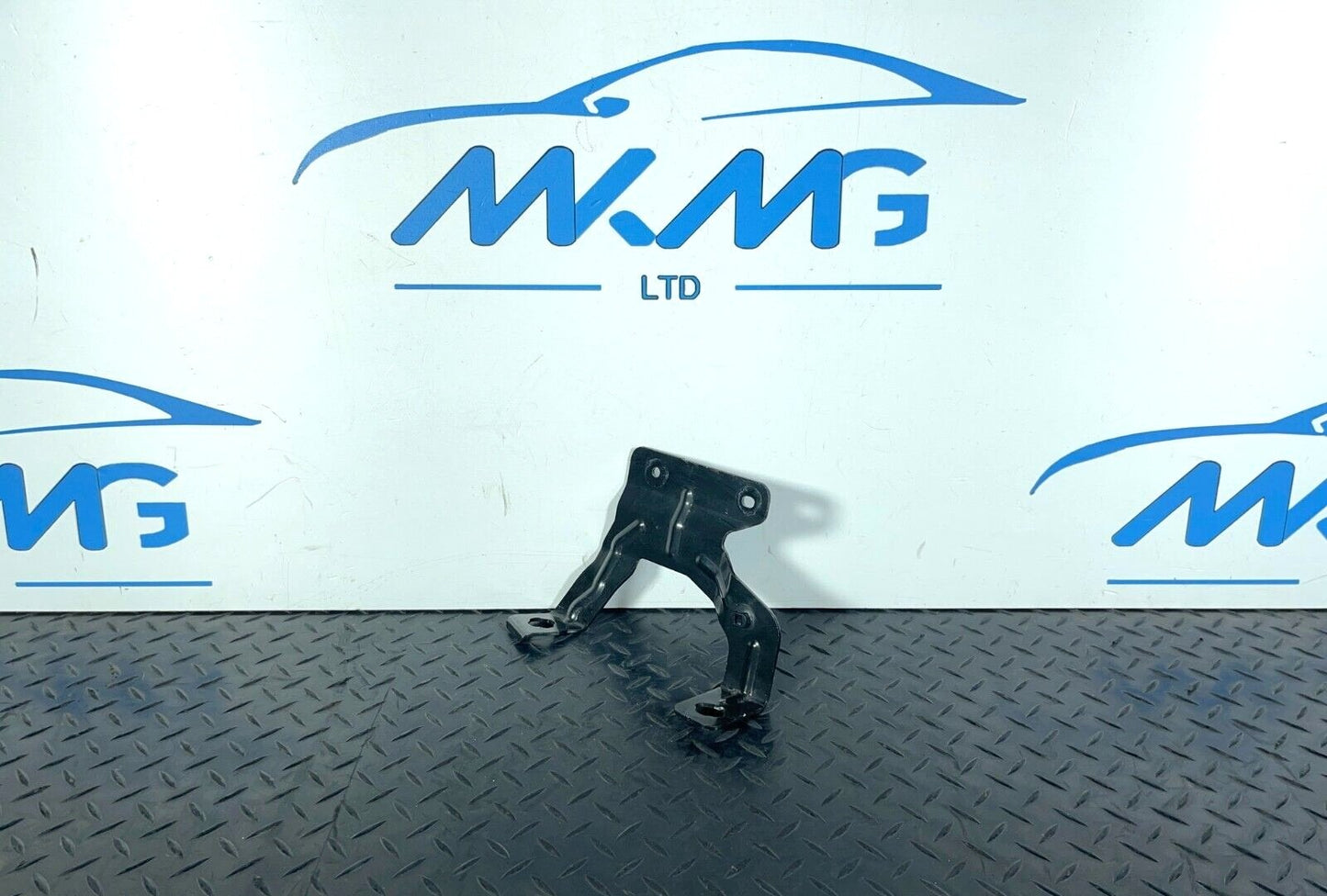 16-19 AUDI A4 B9 AVANT GENUINE EXPANSION COLLANT TANK BRACKET 8W0121232F