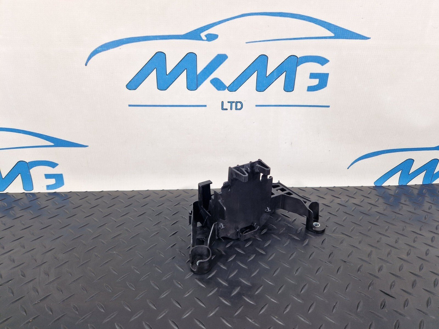 19-ON MERCEDES CLA C118 UNDER BODY BRACKET A2475452901