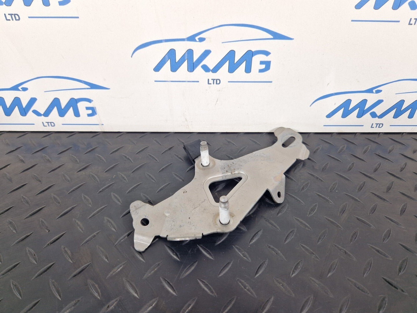 19-ON MERCEDES BENZ CLA C118 GENUINE FUEL TANK VALVE HOLDER BRACKET A2474762100