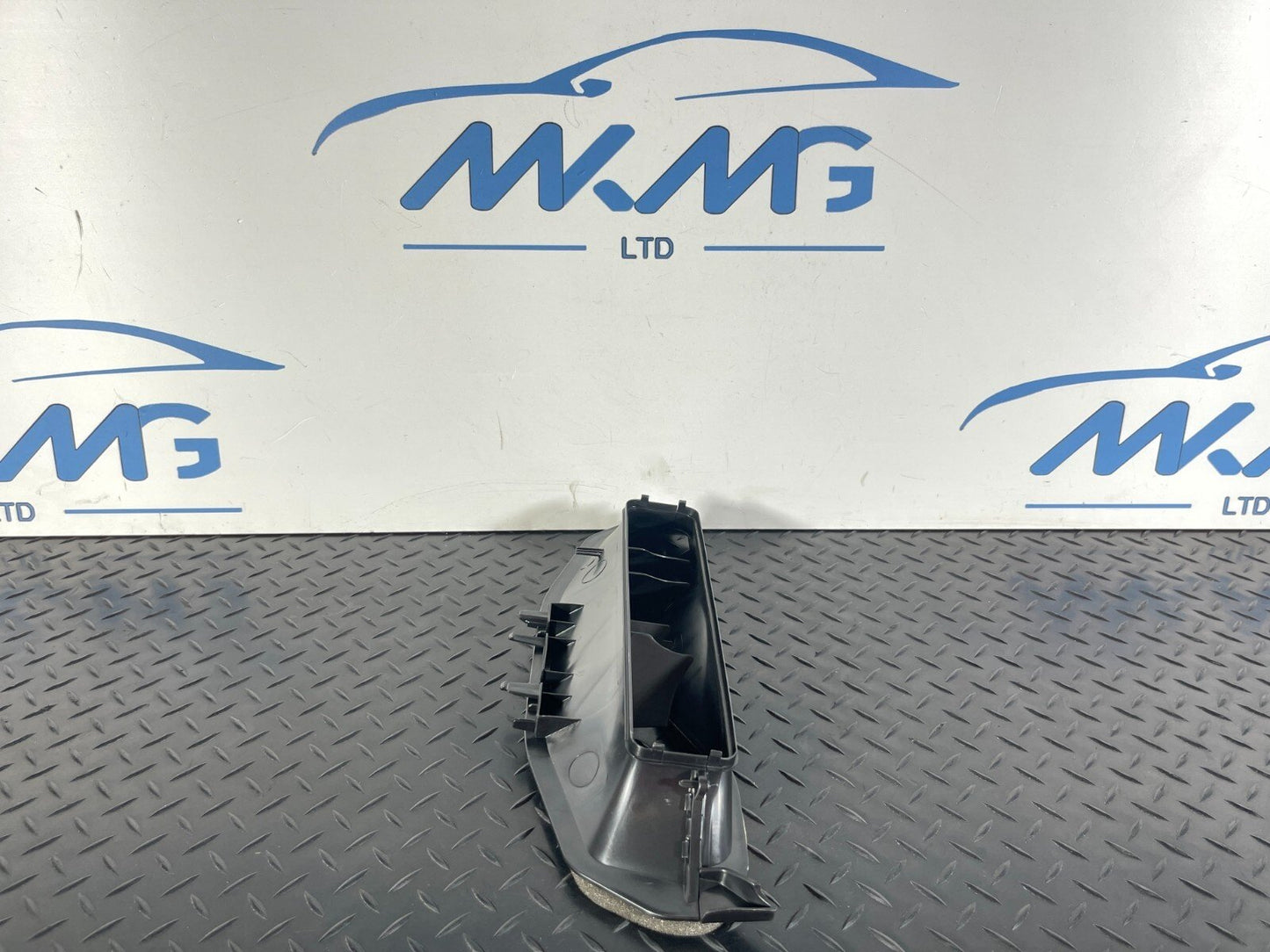 16-19 AUDI A4 B9 GENUINE DASHBOARD AIR VENT TRIM 8W2858431